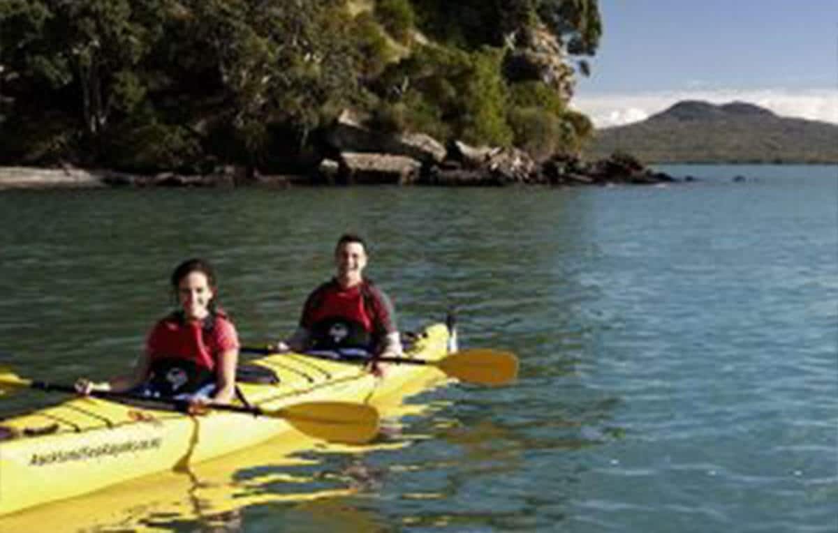 Escape Rentals The Top 10 Uniquely Auckland Activities Kayak to a volcanic island