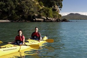 cb visit discover top10 auckland kayak couple 0